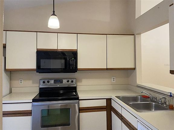 4th image of 845 Pebble Creek Cir