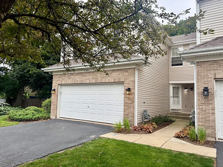 2391 Stoughton Cir — Photo 3