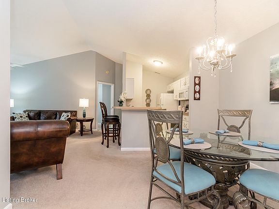 4th image of 9206 Hawthorne Pointe Dr Unit 201