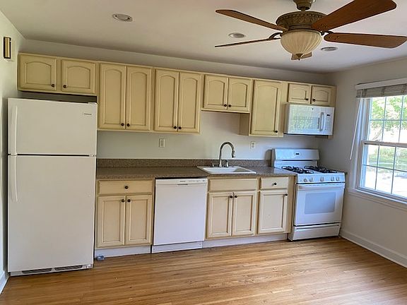 Kitchen/dining area - plenty of natural light. Wood floors, recessed lights and ceiling fan