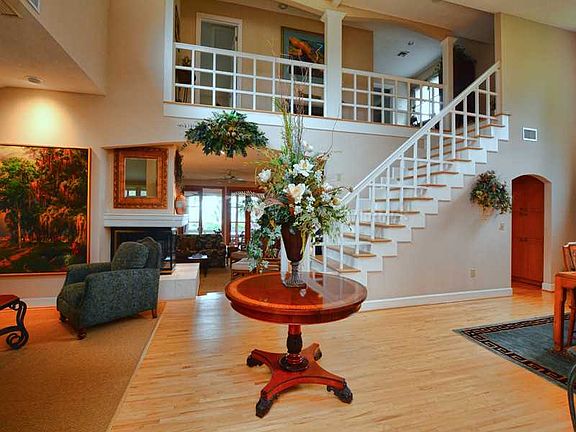 3rd image of 305 Waterwood Dr