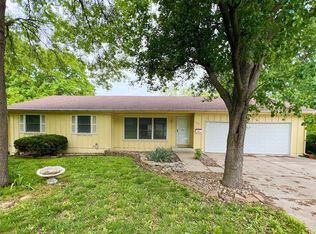 521 N Walker Ln, Olathe, KS 66061