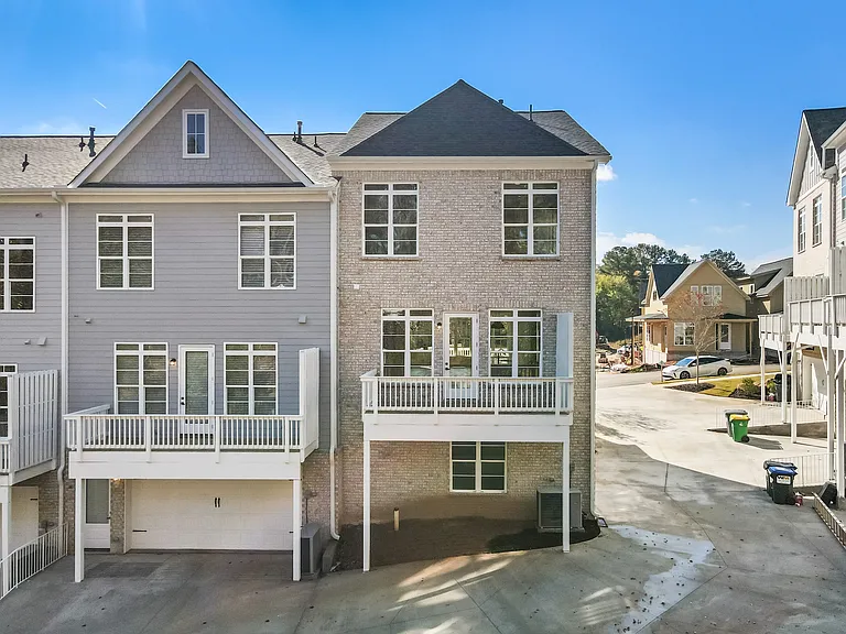 2035 Parkside Ln — Photo 44