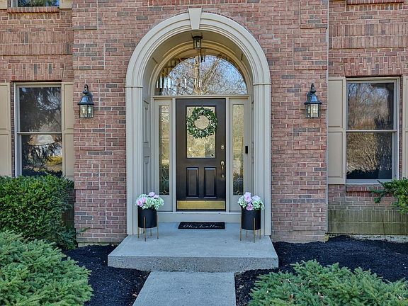 2nd image of 216 Sentry Hill Dr