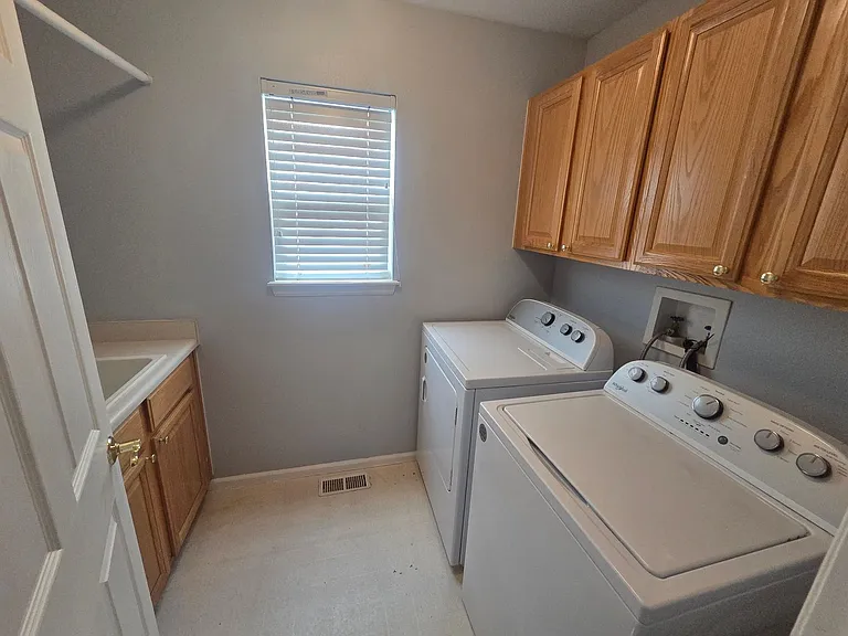 10232 Jill Ave — Photo 11