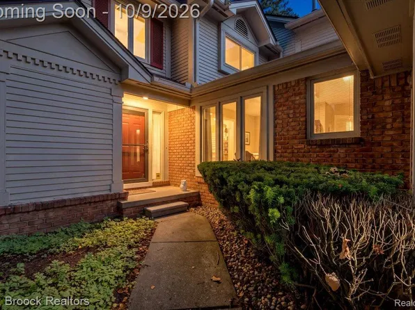 7133 Bridge Way, West Bloomfield, MI 48322