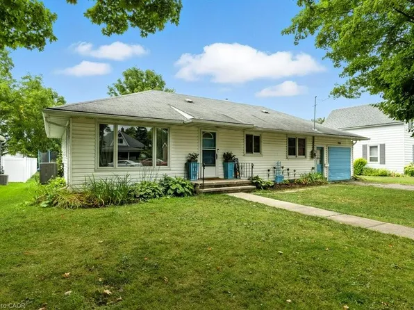 208 King St, North Perth, ON N0G 1B0