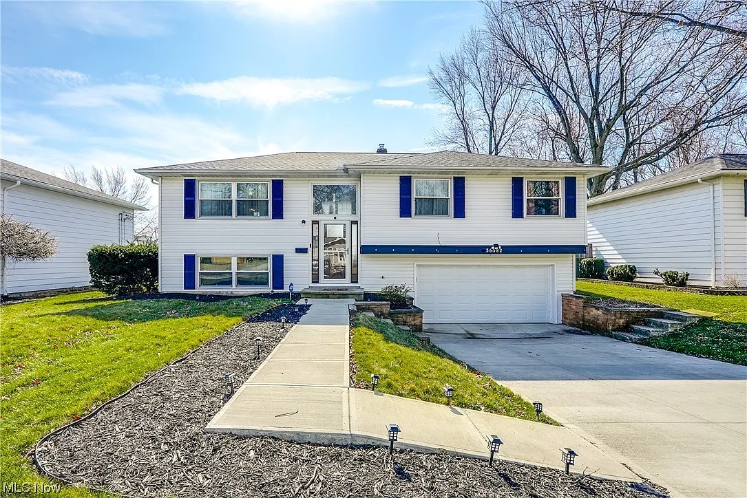 36582 Lakehurst Dr E photo 1