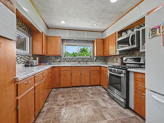 4th image of 59293 Roberts Rd