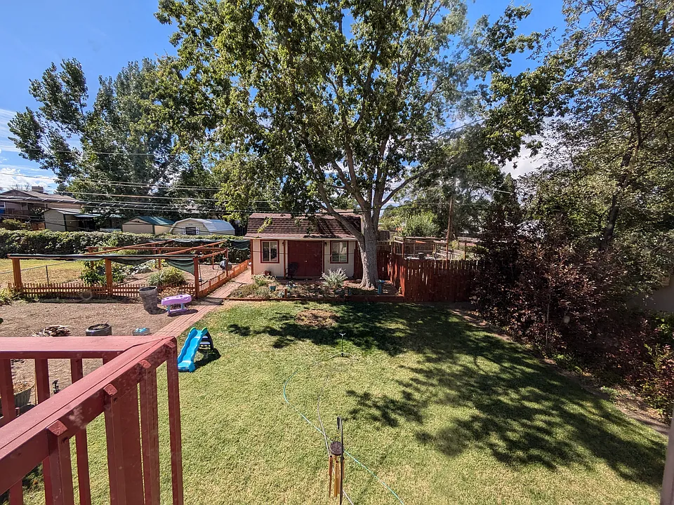 10 Douglas Ln