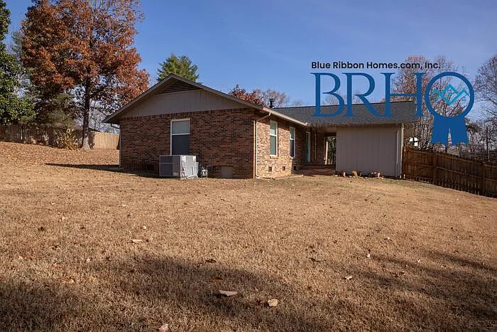 501 Idlewood Ln — Photo 6