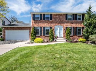 74 Heritage Rd W, Williamsville, NY 14221