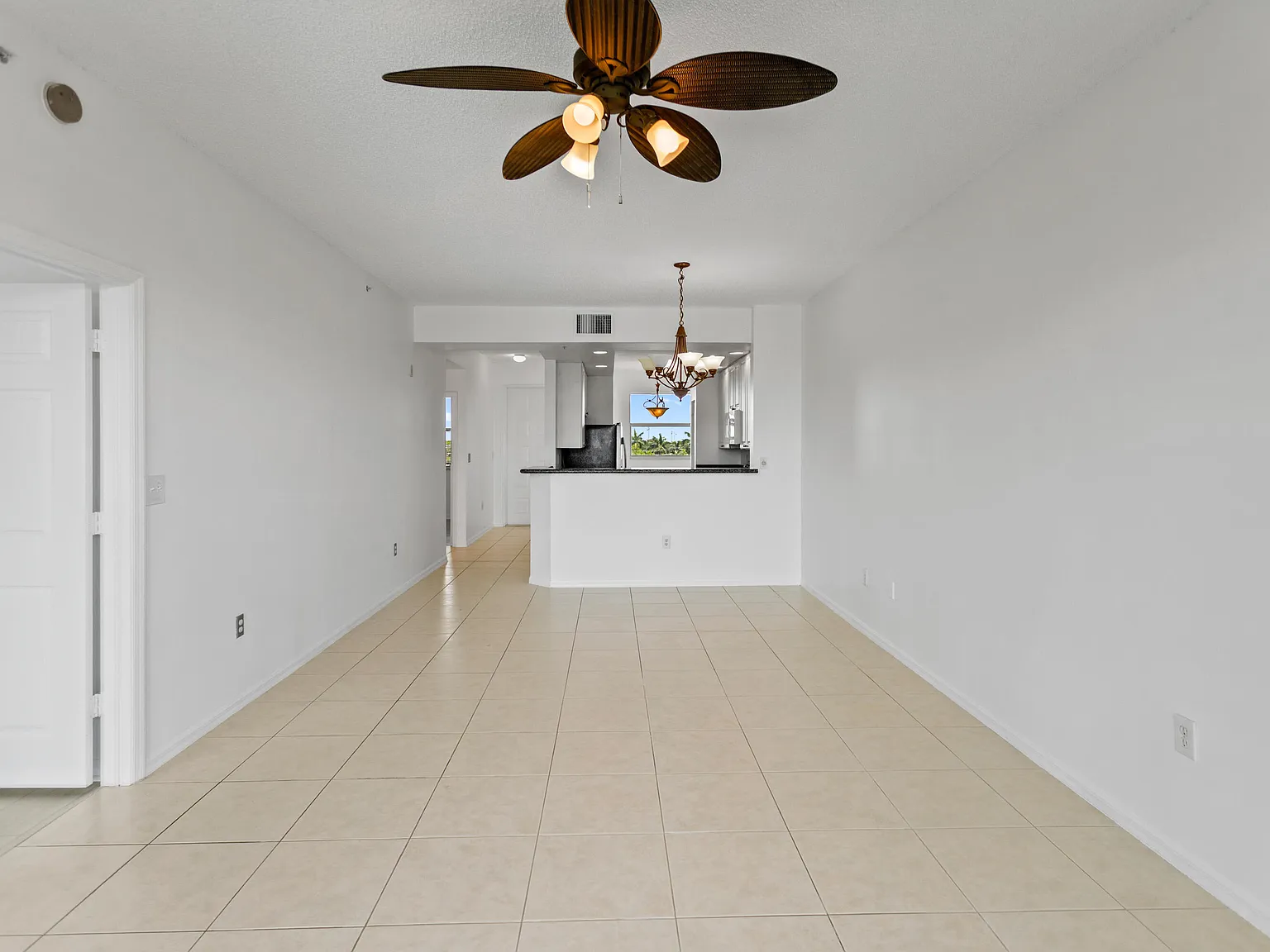 2 bed, 2.0 bath, 1081 sqft, $2,450 — Photo 3