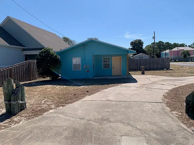 8424 Elizabeth Ave - 1 — Photo 2