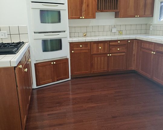 5th image of 4748 Elmwood Ave