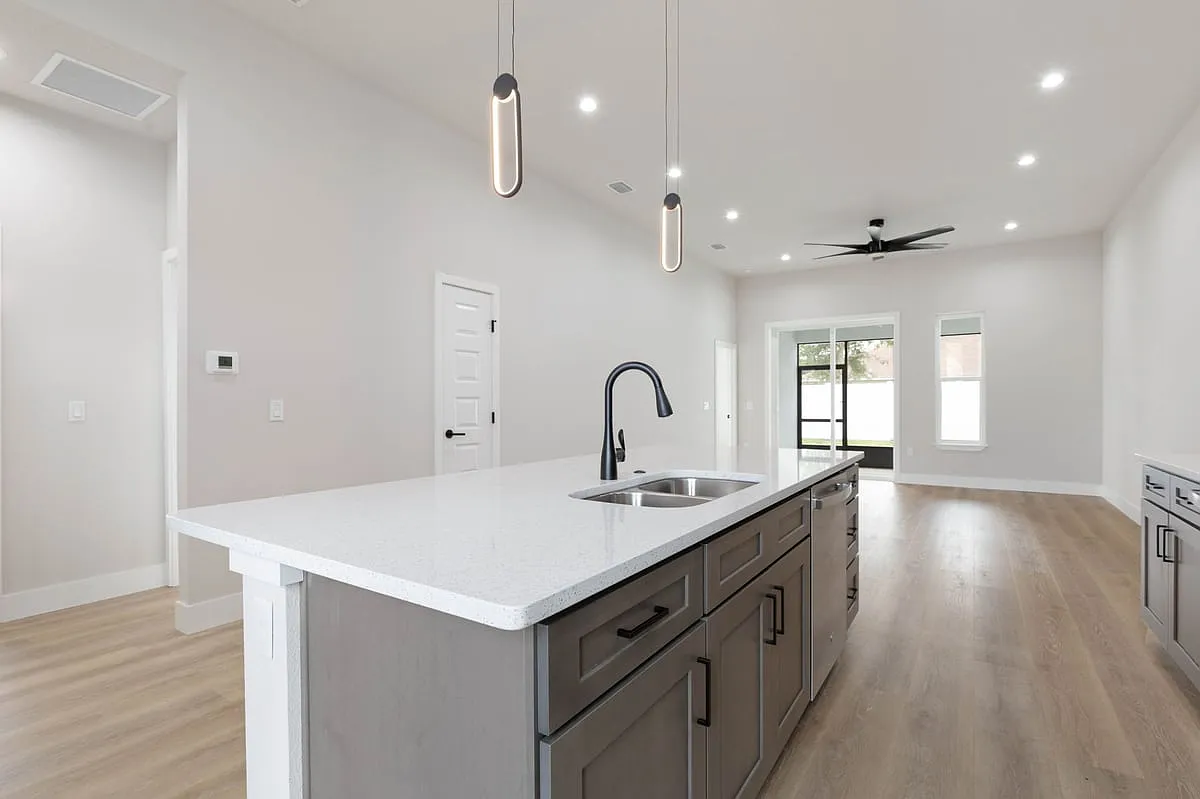 18 Wood Amber Lane Unit B — Photo 1