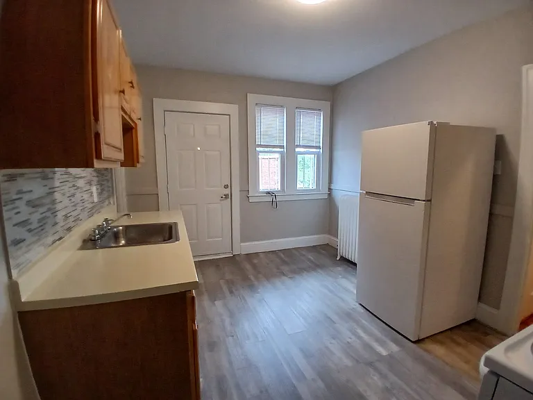 327 Washington St #C2 — Photo 11