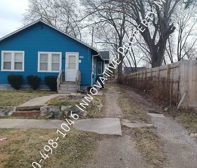 1115 Knapp Ave #2 — Photo 2