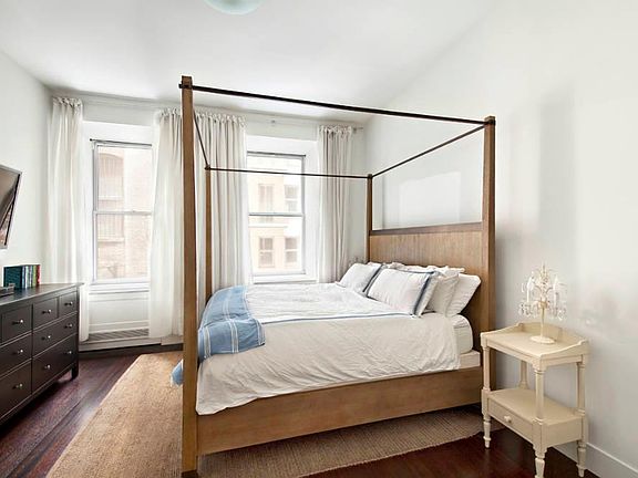 3rd image of 15 W 20th St APT 2A