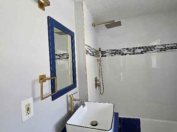 3rd image of 4330 Merriam Dr