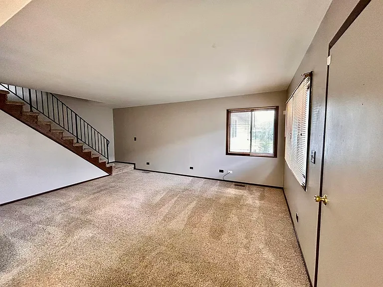 2S701 Winchester Cir E #3 — Photo 3