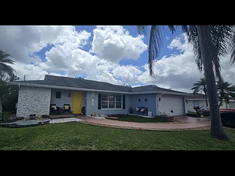 1116 SE Menores Ave — Photo 3