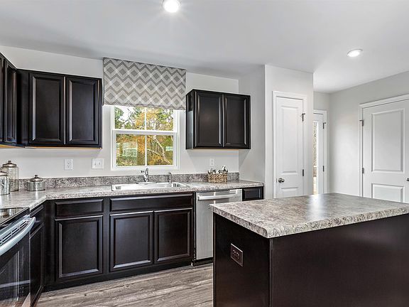 3rd image of 4 Vista Ridge Blvd