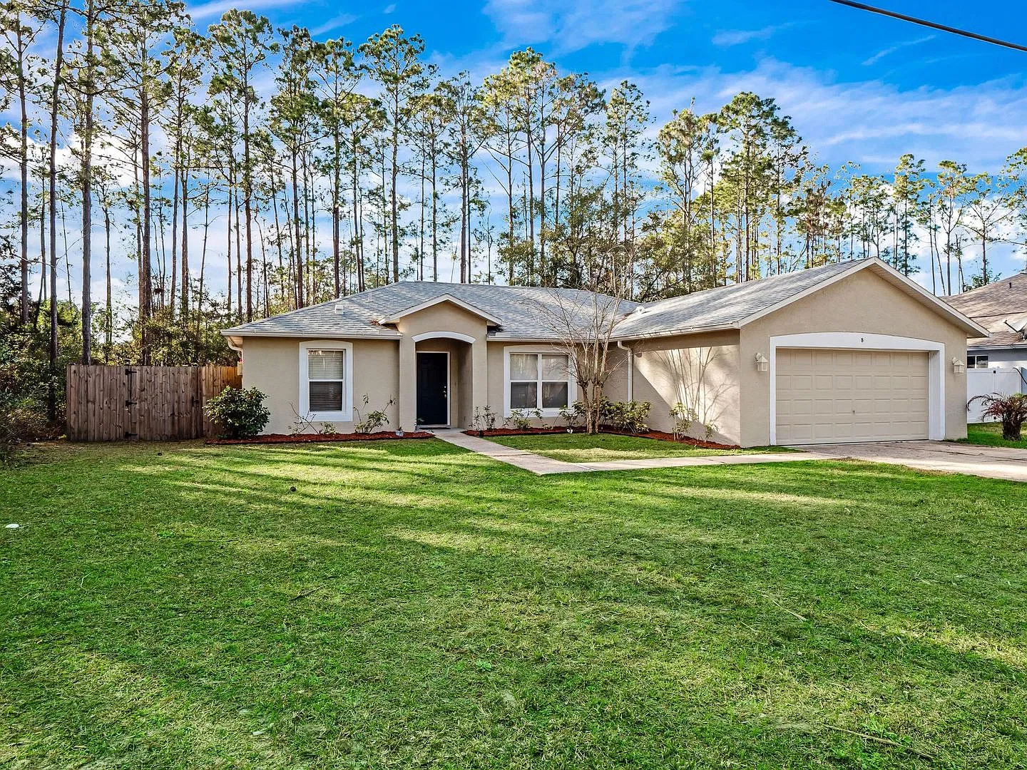 Available now, fenced back yard — Photo 4