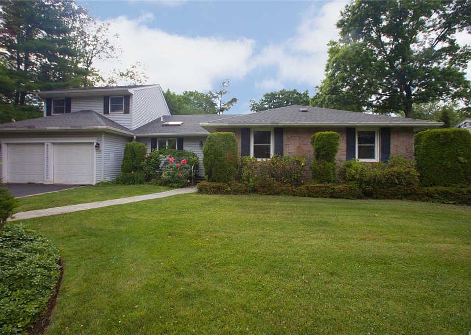 1st image of 10 Pine Dr S
