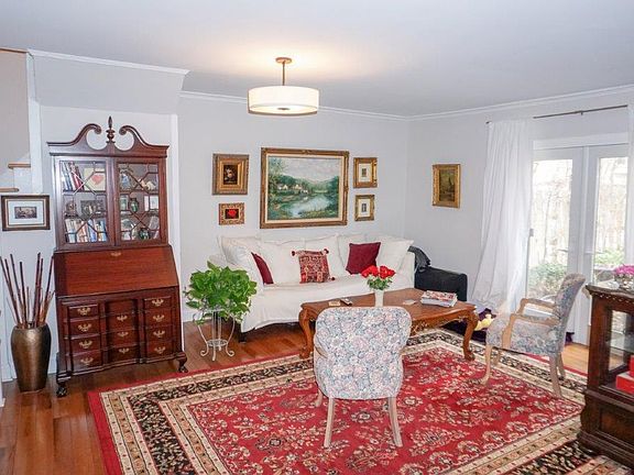 4th image of 647 W Roscoe St #Coach