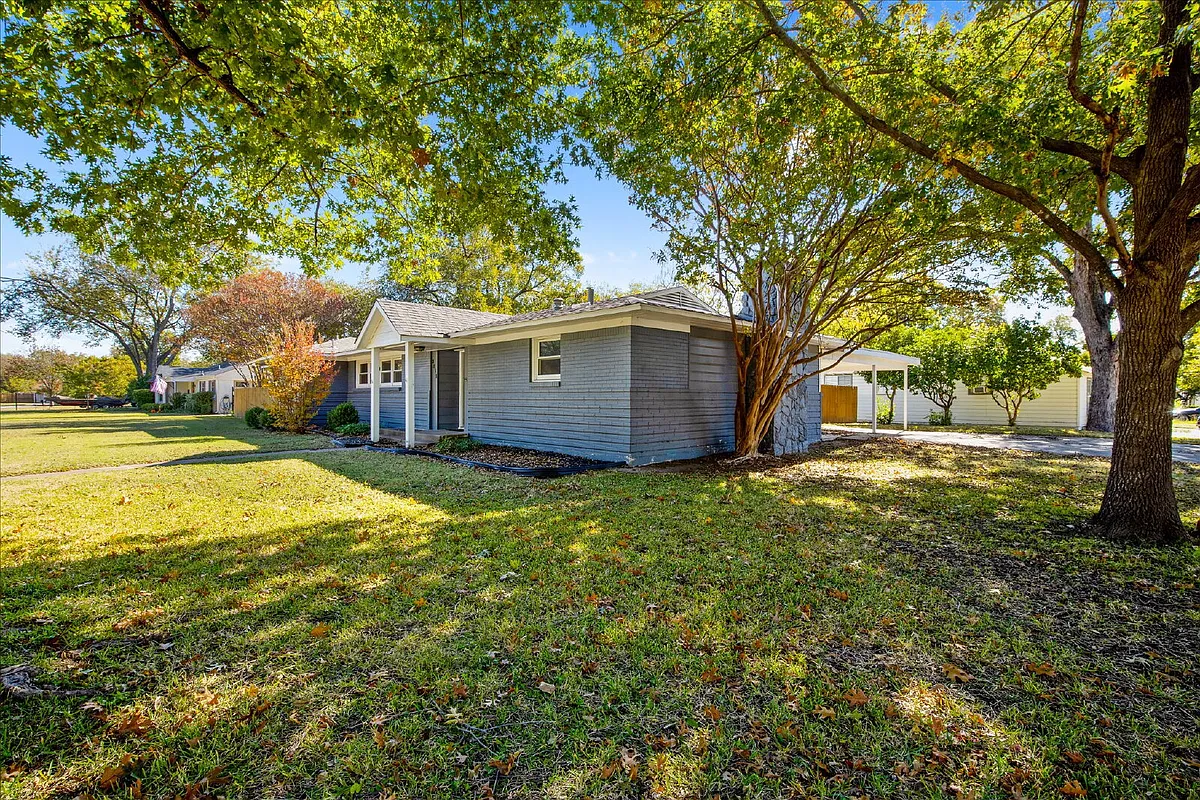 Building Photo - 3511 Corto Ave
