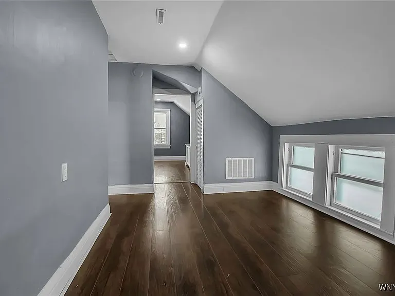 199 Amber St #2 — Photo 7
