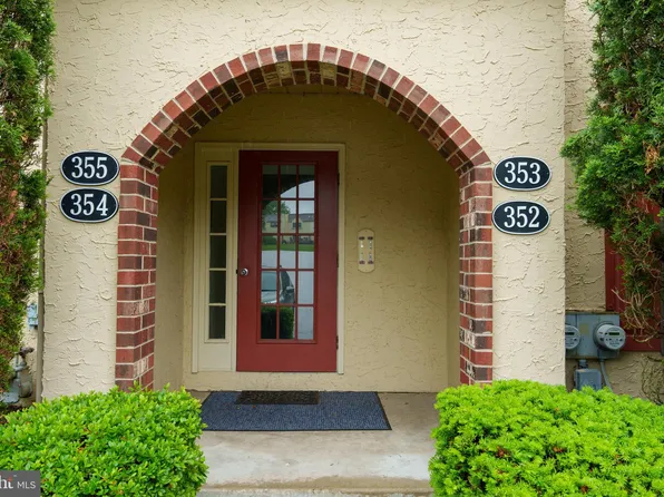 355 Norris Hall Ln #355, Norristown, PA 19403
