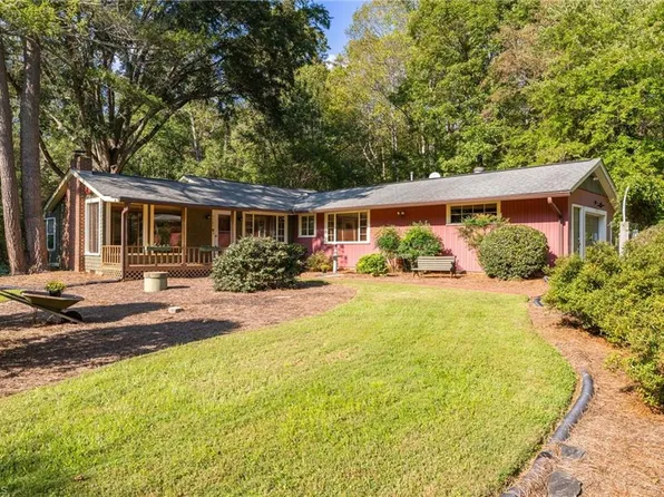 5305 Shattalon Dr, Winston Salem, NC 27106