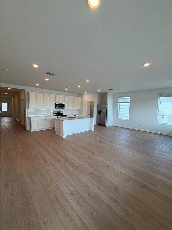 1 bed, 1.0 bath, 1825 sqft, $1,400 — Photo 4