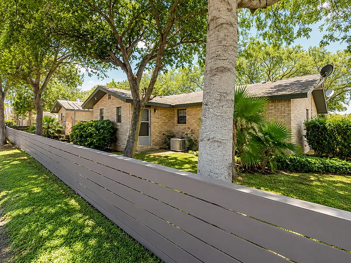 2 bed, 1.0 bath, $730 — Photo 2