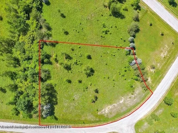 26 Monarch Ln, Okemos, MI 48864