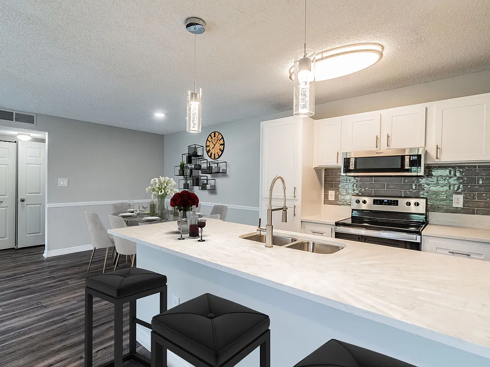 Lakeside Central Apartments