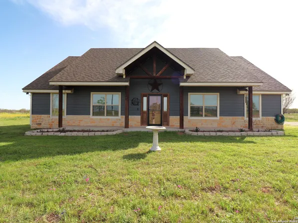 1110 VERDI RD, Pleasanton, TX 78064