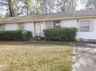 1305 Fairlane Dr, Dothan, AL 36301