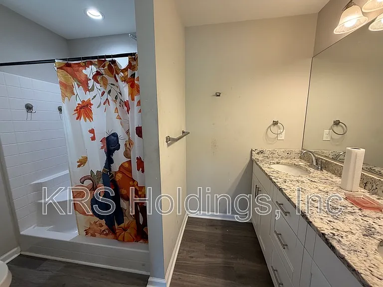 125 Charlotte Ave — Photo 9