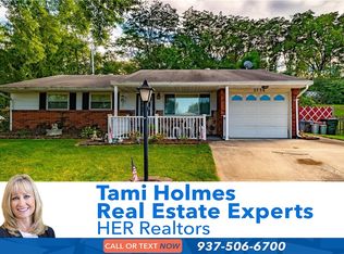 2736 Pinegrove Dr, Dayton, OH 45449