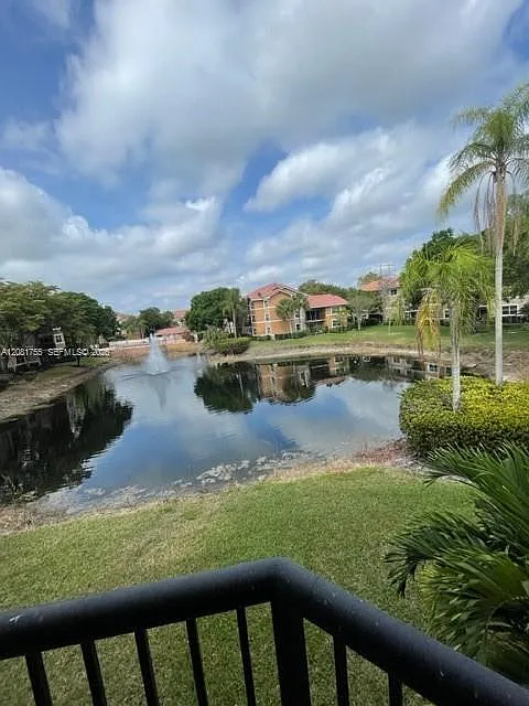 3 bed, 1166 sqft, $2,390 — Photo 4