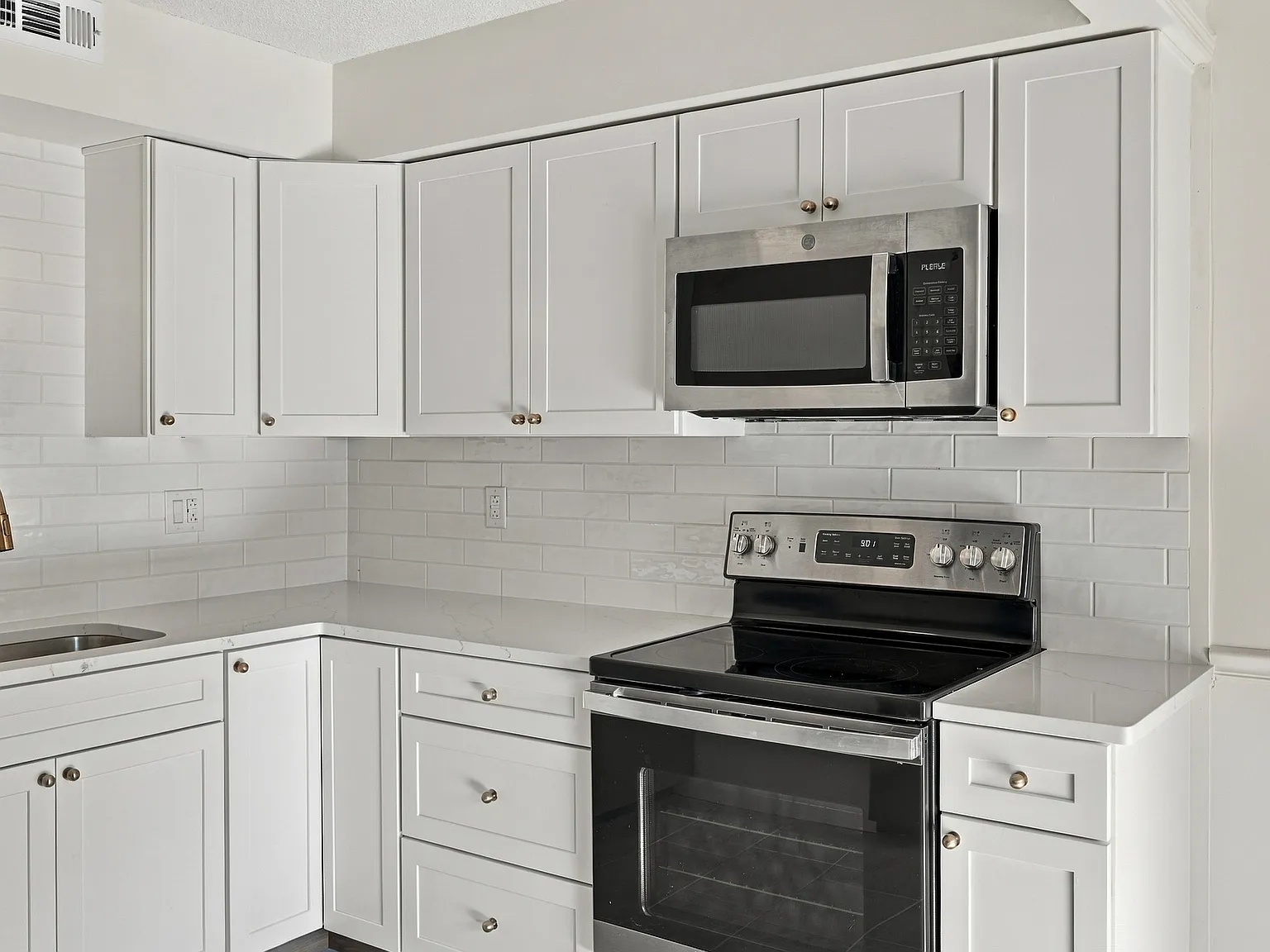 2 bed, 992 sqft, $1,750 — Photo 2