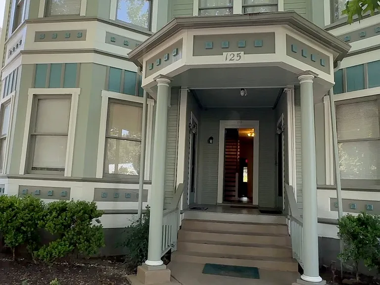 125 Adams St #1 — Photo 24