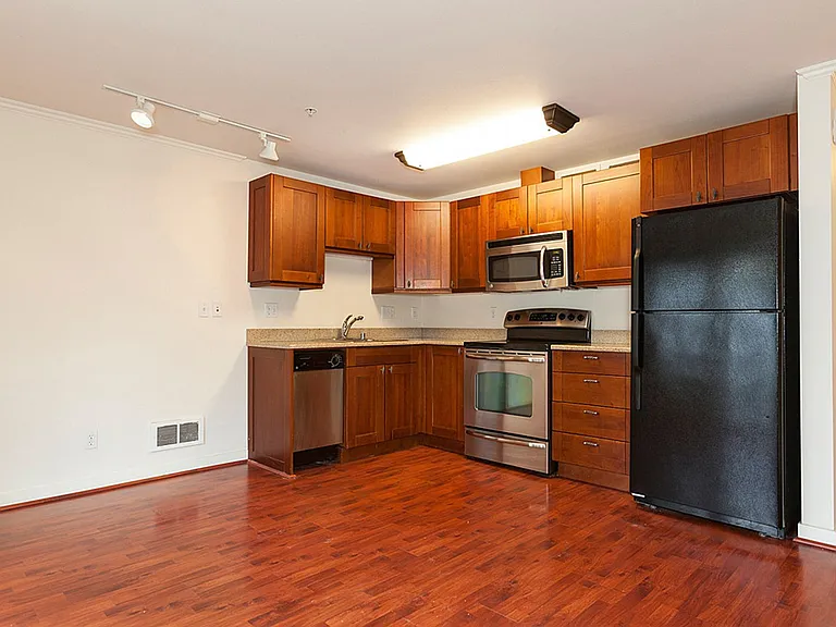 Howard Park Apartments — Photo 7