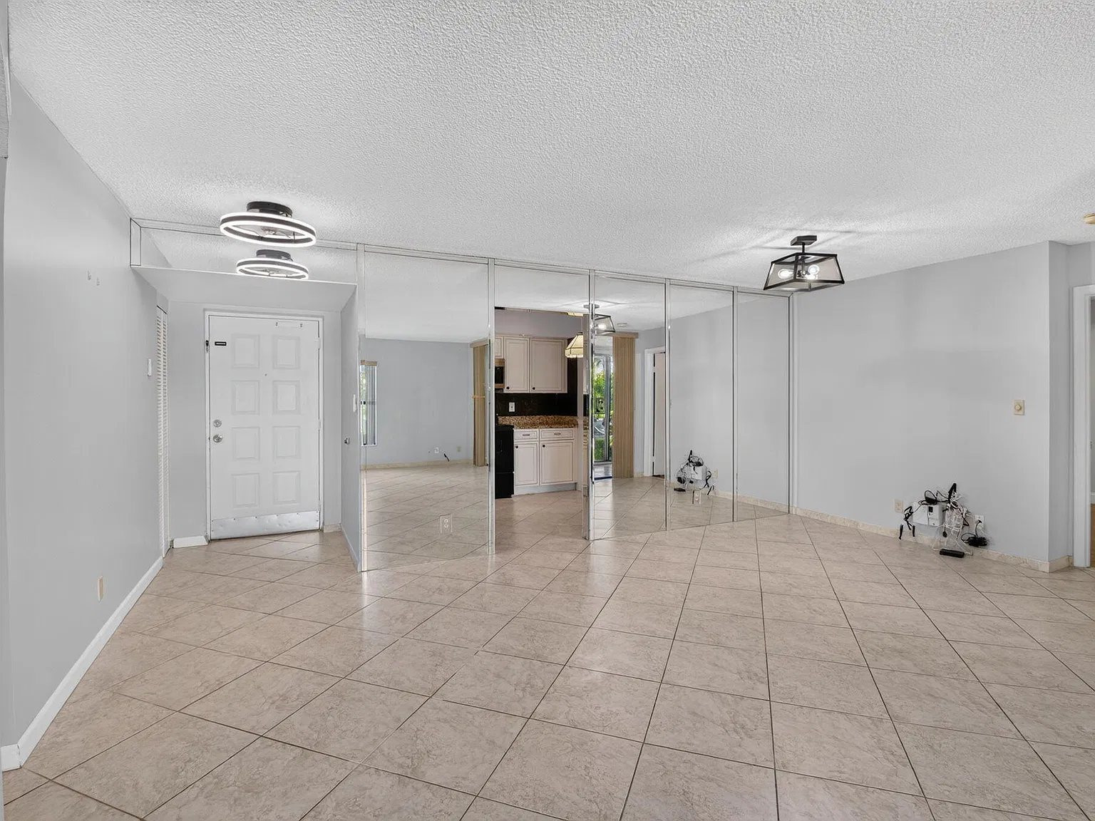 3 bed, 2.0 bath, 1098 sqft, $3,100 — Photo 4