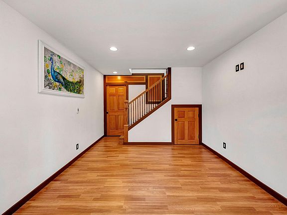 3rd image of 16718A 8th Ave NE