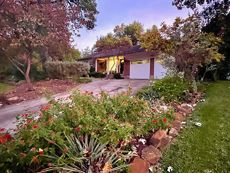 718 W Colorado Blvd — Photo 20