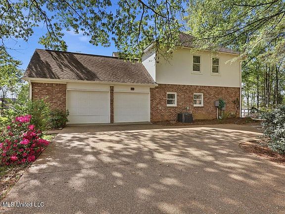 4th image of 150 Lake Ridge Dr